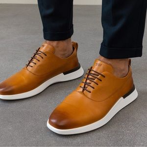 Wolf and Shepherd Crossover™ Longwing, HONEY | WHITE, CALFSKIN